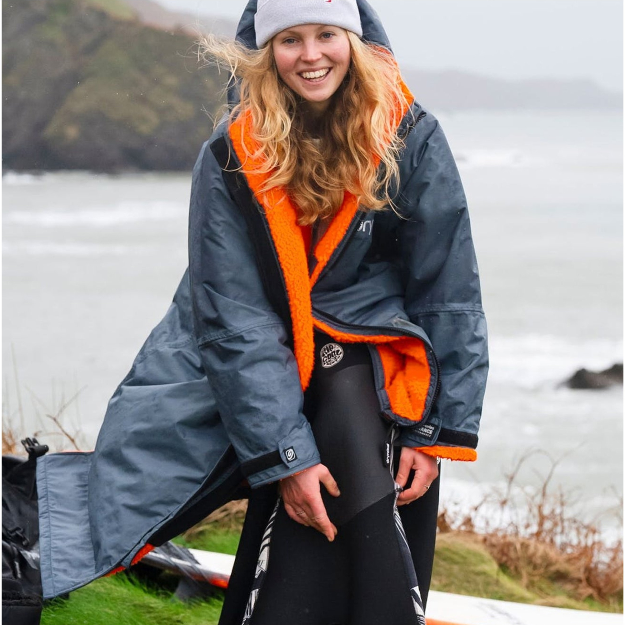 2025 Dryrobe Advance Long Sleeve Changing Robe V3 DALSV3 - Dark Grey / Orange